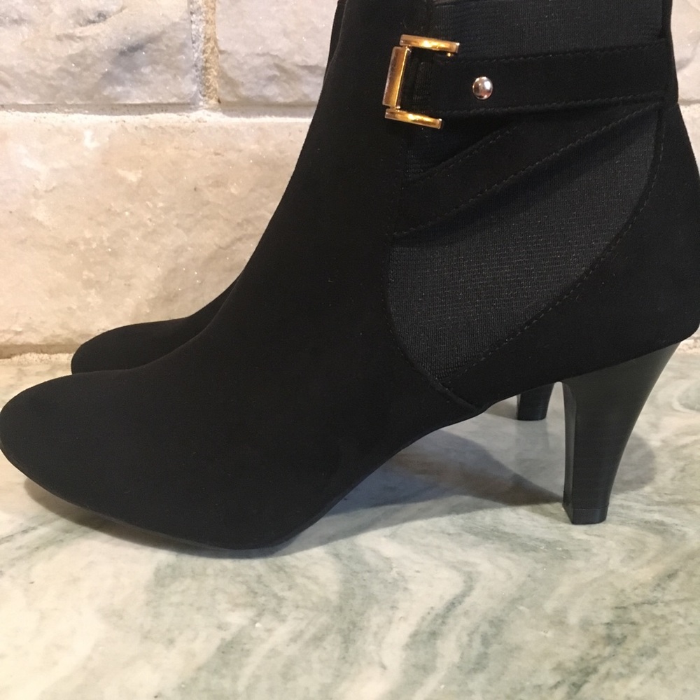 Black booties with heal